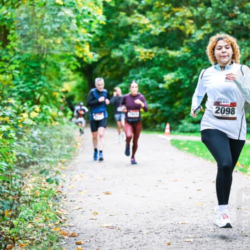 12.10.2025 - Bramfelder Halbmarathon 2025 Dr. Thomas Lammeyer http://msf.ph/oto/9356966 12.10.2025 10:59:22 Laufen 153, 2098 meine-sportfotos.de