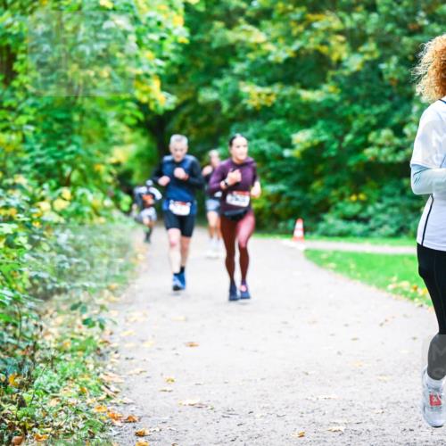 12.10.2025 - Bramfelder Halbmarathon 2025 Dr. Thomas Lammeyer http://msf.ph/oto/9356969 12.10.2025 10:59:22 Laufen 2098 meine-sportfotos.de