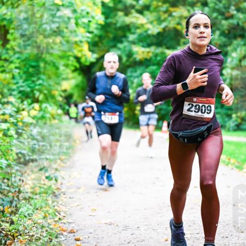 12.10.2025 - Bramfelder Halbmarathon 2025 Dr. Thomas Lammeyer http://msf.ph/oto/9356982 12.10.2025 10:59:24 Laufen 34, 2909 meine-sportfotos.de