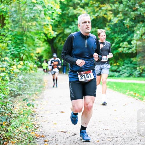 12.10.2025 - Bramfelder Halbmarathon 2025 Dr. Thomas Lammeyer http://msf.ph/oto/9356991 12.10.2025 10:59:26 Laufen 2181, 2865 meine-sportfotos.de