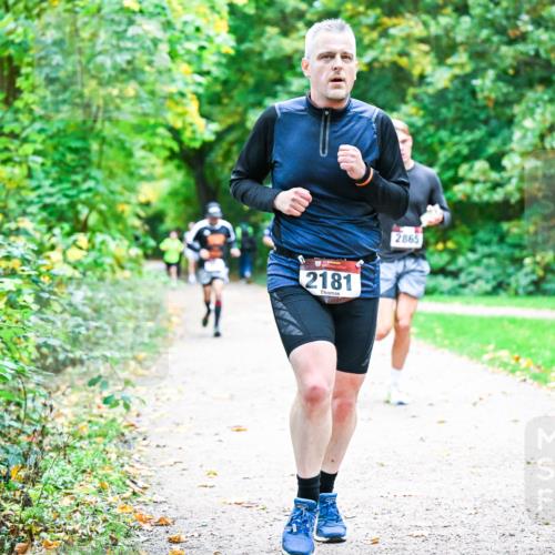 12.10.2025 - Bramfelder Halbmarathon 2025 Dr. Thomas Lammeyer http://msf.ph/oto/9356992 12.10.2025 10:59:26 Laufen 2181, 2865 meine-sportfotos.de