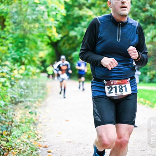 12.10.2025 - Bramfelder Halbmarathon 2025 Dr. Thomas Lammeyer http://msf.ph/oto/9356997 12.10.2025 10:59:27 Laufen 34, 2181 meine-sportfotos.de