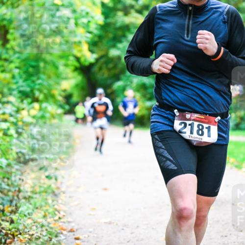 12.10.2025 - Bramfelder Halbmarathon 2025 Dr. Thomas Lammeyer http://msf.ph/oto/9356998 12.10.2025 10:59:27 Laufen 2181 meine-sportfotos.de