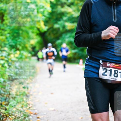 12.10.2025 - Bramfelder Halbmarathon 2025 Dr. Thomas Lammeyer http://msf.ph/oto/9357000 12.10.2025 10:59:27 Laufen 2181 meine-sportfotos.de