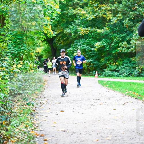 12.10.2025 - Bramfelder Halbmarathon 2025 Dr. Thomas Lammeyer http://msf.ph/oto/9357002 12.10.2025 10:59:28 Laufen 2878, 248, 2865 meine-sportfotos.de