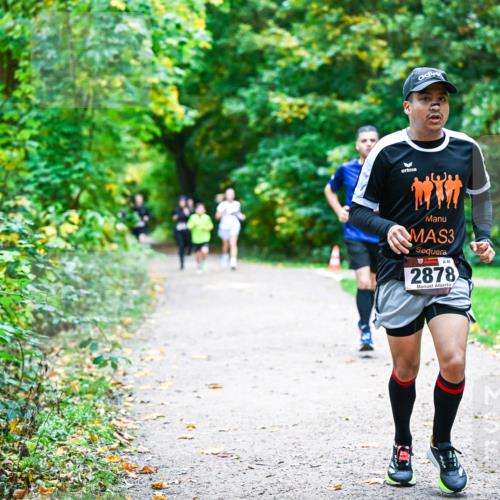 12.10.2025 - Bramfelder Halbmarathon 2025 Dr. Thomas Lammeyer http://msf.ph/oto/9357023 12.10.2025 10:59:31 Laufen 3, 46, 2878 meine-sportfotos.de
