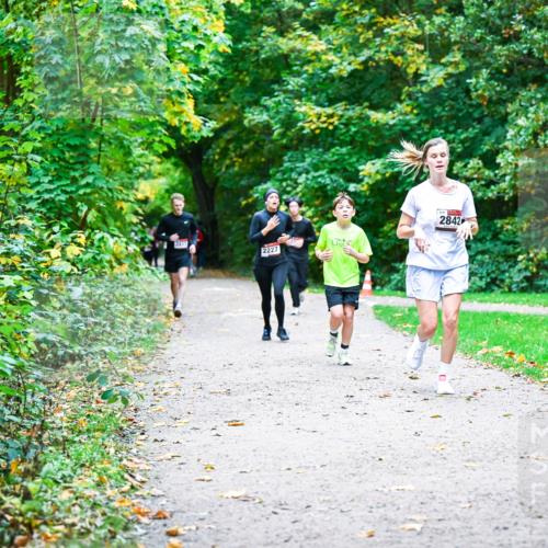 12.10.2025 - Bramfelder Halbmarathon 2025 Dr. Thomas Lammeyer http://msf.ph/oto/9357050 12.10.2025 10:59:37 Laufen 2227, 2842 meine-sportfotos.de