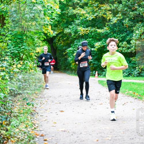 12.10.2025 - Bramfelder Halbmarathon 2025 Dr. Thomas Lammeyer http://msf.ph/oto/9357064 12.10.2025 10:59:39 Laufen 2817, 2227 meine-sportfotos.de