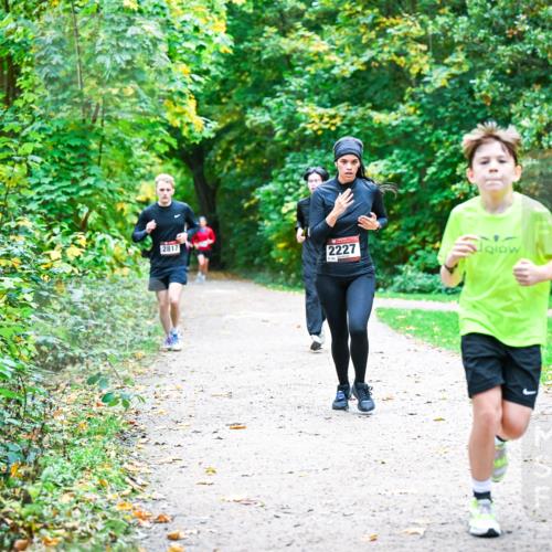 12.10.2025 - Bramfelder Halbmarathon 2025 Dr. Thomas Lammeyer http://msf.ph/oto/9357068 12.10.2025 10:59:40 Laufen 2817, 2227, 122 meine-sportfotos.de