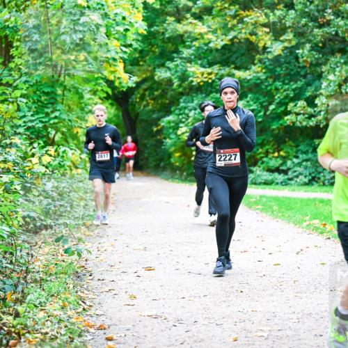 12.10.2025 - Bramfelder Halbmarathon 2025 Dr. Thomas Lammeyer http://msf.ph/oto/9357071 12.10.2025 10:59:40 Laufen 2817, 565, 2227, 122 meine-sportfotos.de