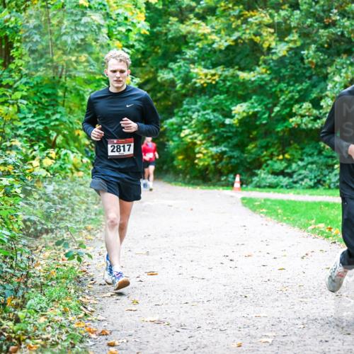 12.10.2025 - Bramfelder Halbmarathon 2025 Dr. Thomas Lammeyer http://msf.ph/oto/9357091 12.10.2025 10:59:43 Laufen 2817, 365 meine-sportfotos.de