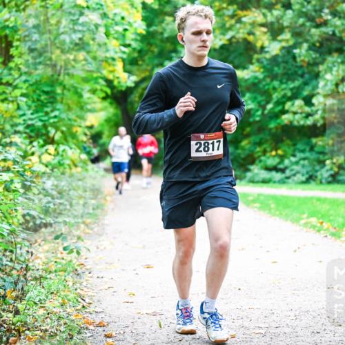 12.10.2025 - Bramfelder Halbmarathon 2025 Dr. Thomas Lammeyer http://msf.ph/oto/9357099 12.10.2025 10:59:44 Laufen 2817 meine-sportfotos.de