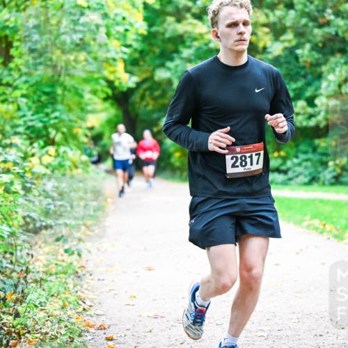 12.10.2025 - Bramfelder Halbmarathon 2025 Dr. Thomas Lammeyer http://msf.ph/oto/9357101 12.10.2025 10:59:45 Laufen 2817 meine-sportfotos.de