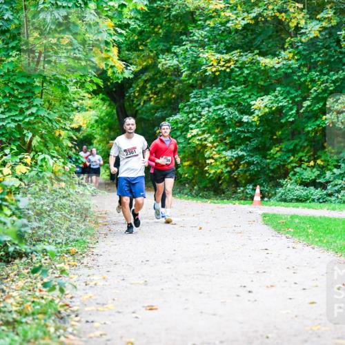 12.10.2025 - Bramfelder Halbmarathon 2025 Dr. Thomas Lammeyer http://msf.ph/oto/9357104 12.10.2025 10:59:47 Laufen 2301 meine-sportfotos.de