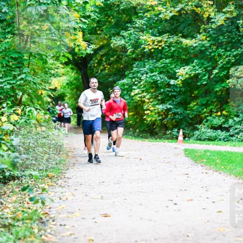 12.10.2025 - Bramfelder Halbmarathon 2025 Dr. Thomas Lammeyer http://msf.ph/oto/9357105 12.10.2025 10:59:47 Laufen 2301, 2799 meine-sportfotos.de