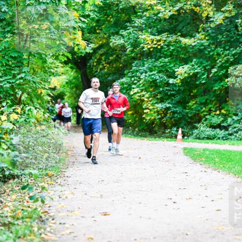 12.10.2025 - Bramfelder Halbmarathon 2025 Dr. Thomas Lammeyer http://msf.ph/oto/9357106 12.10.2025 10:59:47 Laufen 2301, 2799 meine-sportfotos.de