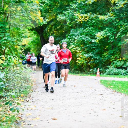 12.10.2025 - Bramfelder Halbmarathon 2025 Dr. Thomas Lammeyer http://msf.ph/oto/9357111 12.10.2025 10:59:48 Laufen 2301, 2799 meine-sportfotos.de