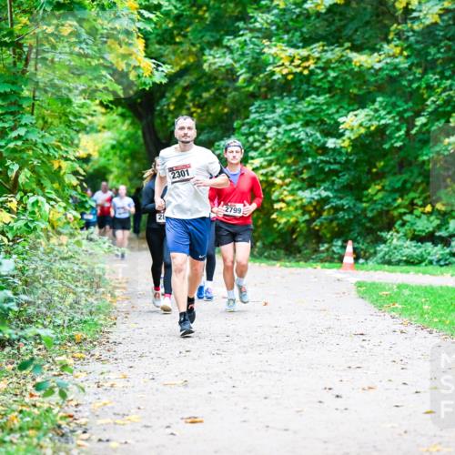 12.10.2025 - Bramfelder Halbmarathon 2025 Dr. Thomas Lammeyer http://msf.ph/oto/9357114 12.10.2025 10:59:48 Laufen 2301, 28, 2799 meine-sportfotos.de