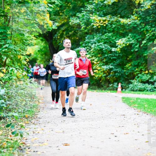 12.10.2025 - Bramfelder Halbmarathon 2025 Dr. Thomas Lammeyer http://msf.ph/oto/9357116 12.10.2025 10:59:49 Laufen 2800, 2301, 199 meine-sportfotos.de