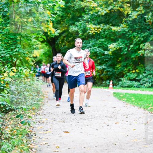 12.10.2025 - Bramfelder Halbmarathon 2025 Dr. Thomas Lammeyer http://msf.ph/oto/9357122 12.10.2025 10:59:49 Laufen 2301, 2800, 2799 meine-sportfotos.de