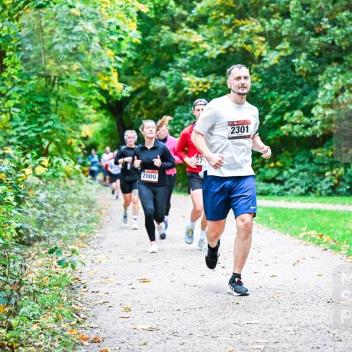 12.10.2025 - Bramfelder Halbmarathon 2025 Dr. Thomas Lammeyer http://msf.ph/oto/9357133 12.10.2025 10:59:51 Laufen 2800, 27, 2301 meine-sportfotos.de