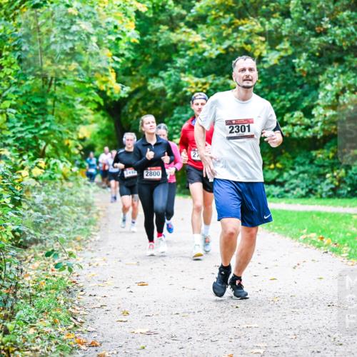 12.10.2025 - Bramfelder Halbmarathon 2025 Dr. Thomas Lammeyer http://msf.ph/oto/9357134 12.10.2025 10:59:51 Laufen 2800, 27, 2301 meine-sportfotos.de