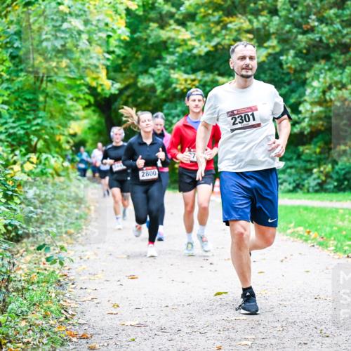 12.10.2025 - Bramfelder Halbmarathon 2025 Dr. Thomas Lammeyer http://msf.ph/oto/9357136 12.10.2025 10:59:51 Laufen 2800, 2301 meine-sportfotos.de
