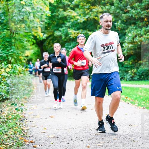 12.10.2025 - Bramfelder Halbmarathon 2025 Dr. Thomas Lammeyer http://msf.ph/oto/9357137 12.10.2025 10:59:52 Laufen 2800, 99, 2301 meine-sportfotos.de