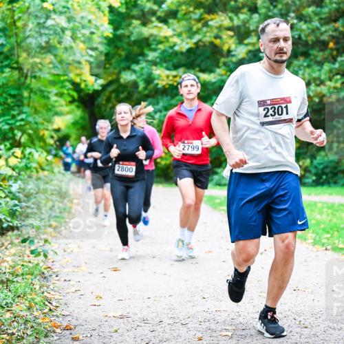 12.10.2025 - Bramfelder Halbmarathon 2025 Dr. Thomas Lammeyer http://msf.ph/oto/9357138 12.10.2025 10:59:52 Laufen 2800, 2799, 2301 meine-sportfotos.de