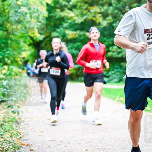 12.10.2025 - Bramfelder Halbmarathon 2025 Dr. Thomas Lammeyer http://msf.ph/oto/9357142 12.10.2025 10:59:52 Laufen 2800, 34, 2301 meine-sportfotos.de