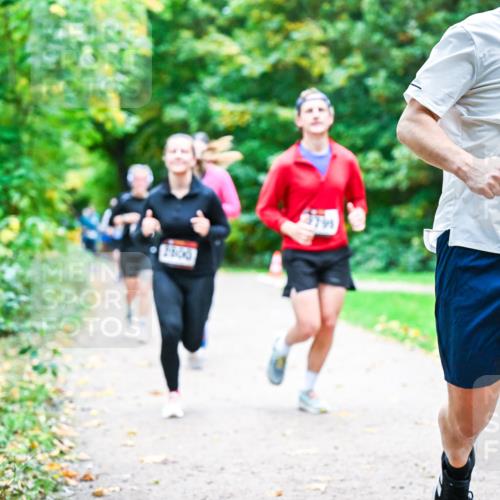 12.10.2025 - Bramfelder Halbmarathon 2025 Dr. Thomas Lammeyer http://msf.ph/oto/9357143 12.10.2025 10:59:52 Laufen 34, 2301 meine-sportfotos.de