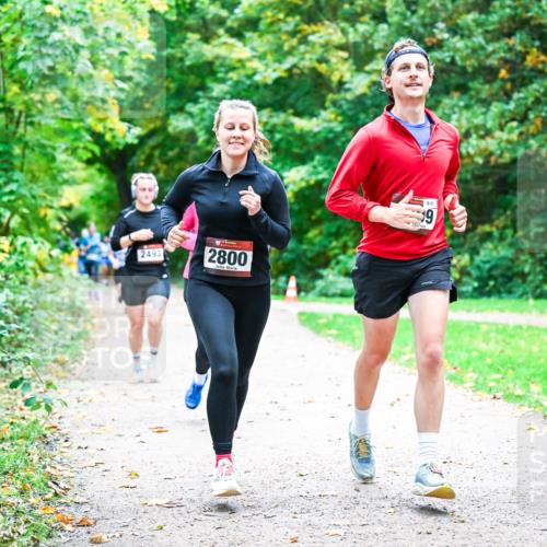 12.10.2025 - Bramfelder Halbmarathon 2025 Dr. Thomas Lammeyer http://msf.ph/oto/9357146 12.10.2025 10:59:53 Laufen 20, 2493, 2800, 60, 9 meine-sportfotos.de