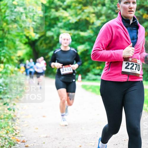 12.10.2025 - Bramfelder Halbmarathon 2025 Dr. Thomas Lammeyer http://msf.ph/oto/9357157 12.10.2025 10:59:55 Laufen 34, 2270 meine-sportfotos.de