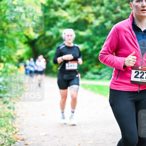 12.10.2025 - Bramfelder Halbmarathon 2025 Dr. Thomas Lammeyer http://msf.ph/oto/9357158 12.10.2025 10:59:55 Laufen 34, 2270 meine-sportfotos.de