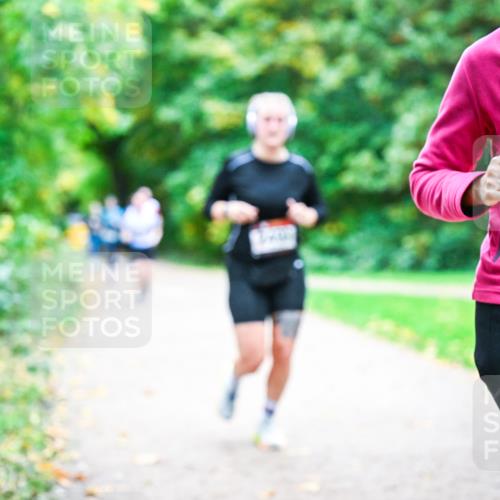 12.10.2025 - Bramfelder Halbmarathon 2025 Dr. Thomas Lammeyer http://msf.ph/oto/9357160 12.10.2025 10:59:55 Laufen 34, 22 meine-sportfotos.de
