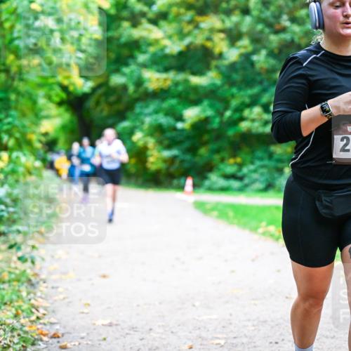 12.10.2025 - Bramfelder Halbmarathon 2025 Dr. Thomas Lammeyer http://msf.ph/oto/9357169 12.10.2025 10:59:57 Laufen 34, 2493 meine-sportfotos.de