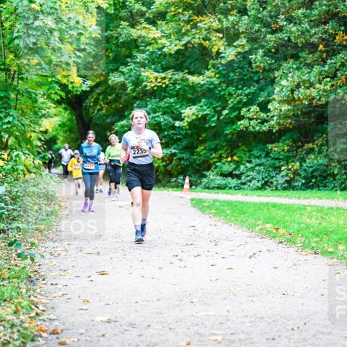 12.10.2025 - Bramfelder Halbmarathon 2025 Dr. Thomas Lammeyer http://msf.ph/oto/9357171 12.10.2025 10:59:59 Laufen 12217, 2235 meine-sportfotos.de