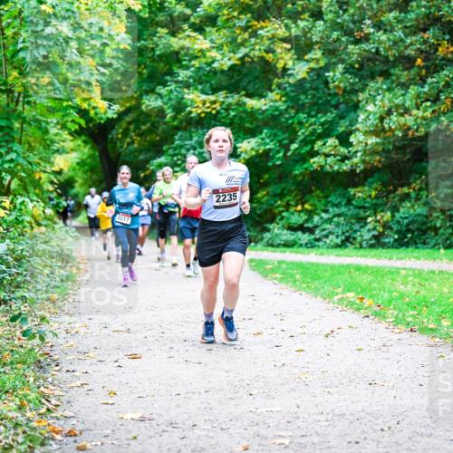 12.10.2025 - Bramfelder Halbmarathon 2025 Dr. Thomas Lammeyer http://msf.ph/oto/9357178 12.10.2025 11:00:00 Laufen 2217, 2235 meine-sportfotos.de