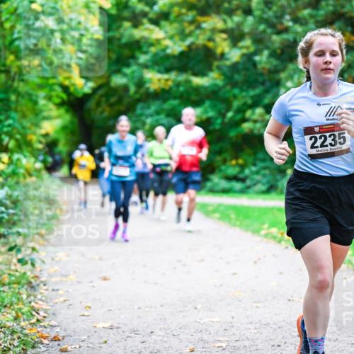 12.10.2025 - Bramfelder Halbmarathon 2025 Dr. Thomas Lammeyer http://msf.ph/oto/9357191 12.10.2025 11:00:01 Laufen 34, 2235 meine-sportfotos.de
