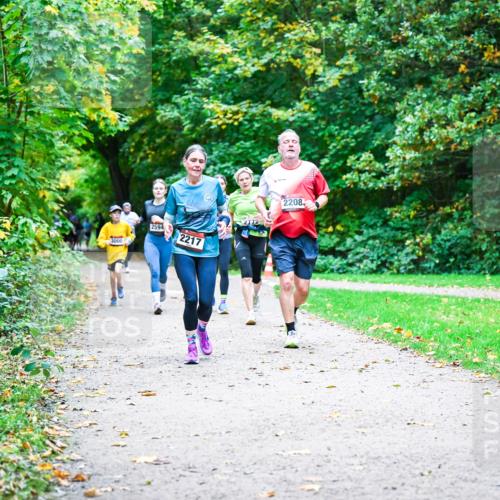 12.10.2025 - Bramfelder Halbmarathon 2025 Dr. Thomas Lammeyer http://msf.ph/oto/9357196 12.10.2025 11:00:02 Laufen 3000, 2594, 2217, 2208 meine-sportfotos.de