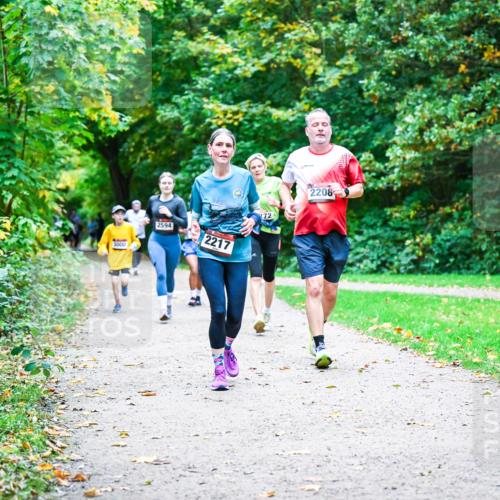 12.10.2025 - Bramfelder Halbmarathon 2025 Dr. Thomas Lammeyer http://msf.ph/oto/9357201 12.10.2025 11:00:03 Laufen 3000, 2594, 2217, 172, 2200 meine-sportfotos.de