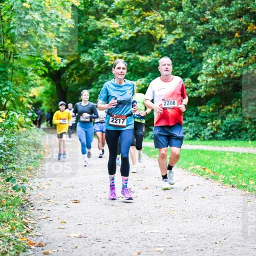 12.10.2025 - Bramfelder Halbmarathon 2025 Dr. Thomas Lammeyer http://msf.ph/oto/9357202 12.10.2025 11:00:03 Laufen 2594, 200, 2217, 2208 meine-sportfotos.de