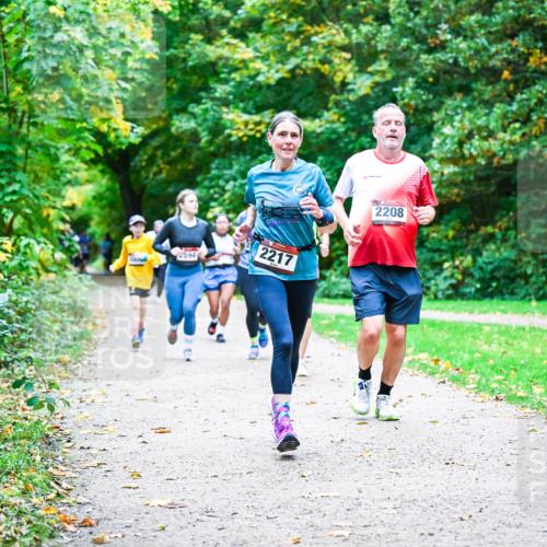 12.10.2025 - Bramfelder Halbmarathon 2025 Dr. Thomas Lammeyer http://msf.ph/oto/9357205 12.10.2025 11:00:04 Laufen 2594, 2217, 2208 meine-sportfotos.de
