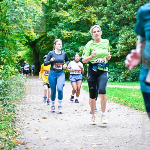 12.10.2025 - Bramfelder Halbmarathon 2025 Dr. Thomas Lammeyer http://msf.ph/oto/9357218 12.10.2025 11:00:06 Laufen 300, 2594, 2317, 2217 meine-sportfotos.de