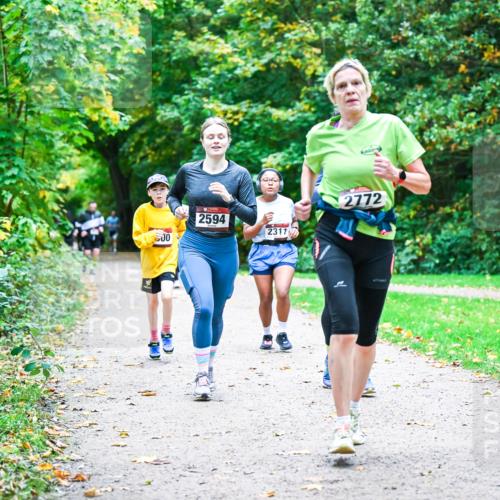 12.10.2025 - Bramfelder Halbmarathon 2025 Dr. Thomas Lammeyer http://msf.ph/oto/9357221 12.10.2025 11:00:06 Laufen 500, 2594, 2311, 2772 meine-sportfotos.de