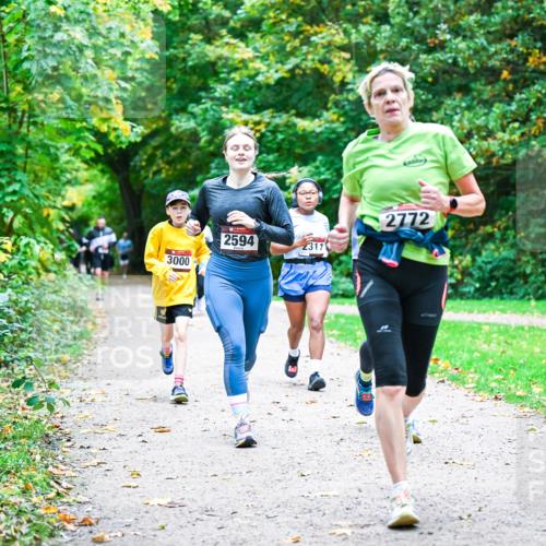 12.10.2025 - Bramfelder Halbmarathon 2025 Dr. Thomas Lammeyer http://msf.ph/oto/9357222 12.10.2025 11:00:06 Laufen 3000, 2594, 2772, 2317 meine-sportfotos.de