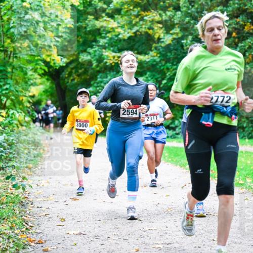 12.10.2025 - Bramfelder Halbmarathon 2025 Dr. Thomas Lammeyer http://msf.ph/oto/9357225 12.10.2025 11:00:07 Laufen 3000, 2594, 2311, 2772 meine-sportfotos.de