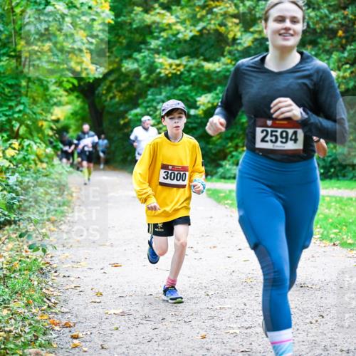 12.10.2025 - Bramfelder Halbmarathon 2025 Dr. Thomas Lammeyer http://msf.ph/oto/9357229 12.10.2025 11:00:08 Laufen 3000, 2594, 2 meine-sportfotos.de