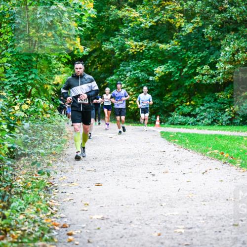 12.10.2025 - Bramfelder Halbmarathon 2025 Dr. Thomas Lammeyer http://msf.ph/oto/9357264 12.10.2025 11:00:15 Laufen 2615, 2561, 2984 meine-sportfotos.de