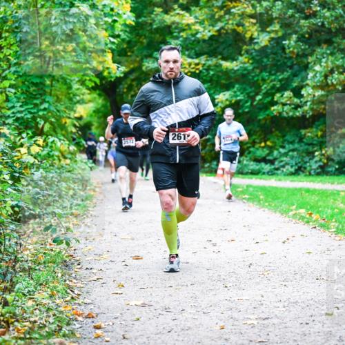 12.10.2025 - Bramfelder Halbmarathon 2025 Dr. Thomas Lammeyer http://msf.ph/oto/9357272 12.10.2025 11:00:17 Laufen 261, 2572 meine-sportfotos.de